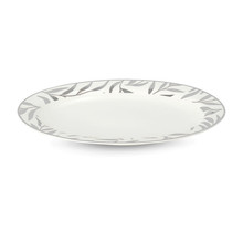 Brillante große ovale Platte mit Olivenblättern in Silber