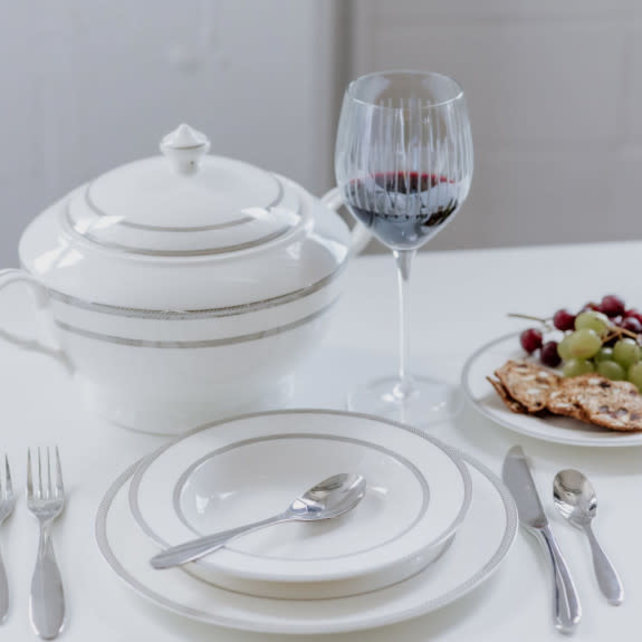 Brilliant Floral Lace Platine Oval Platter 35cm