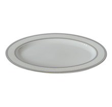 Brillante ovale Platte aus Platin mit floraler Spitze, 35 cm