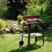 Landmann Grillchef Holzkohlegrill – Campinggrill – Grillwagen mit Rädern und Beistelltisch