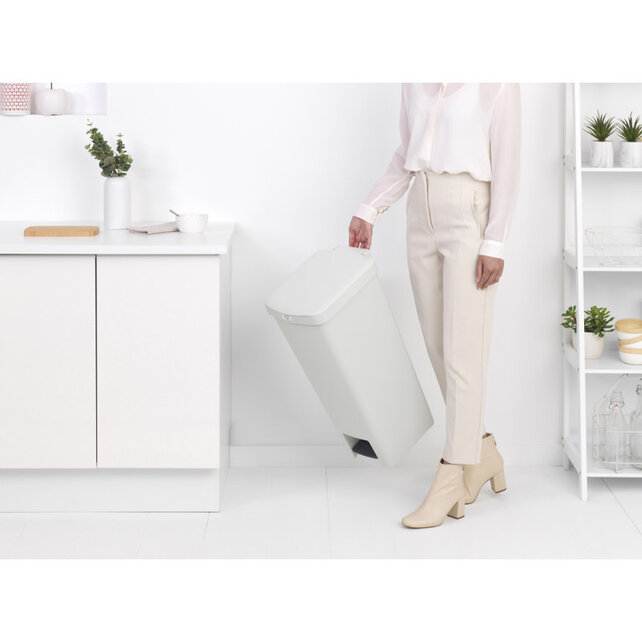 Brabantia Pedaalemmer StepUp 40 Liter Lichtgrijs