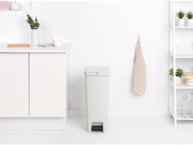 Brabantia Pedaalemmer StepUp 40 Liter Lichtgrijs