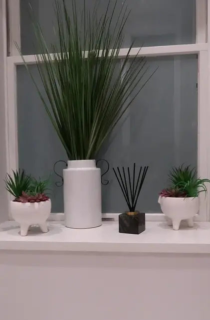 Vivience Diffusor mit Schilfrohr aus schwarzem Marmor, Duft „Maiglöckchen“.