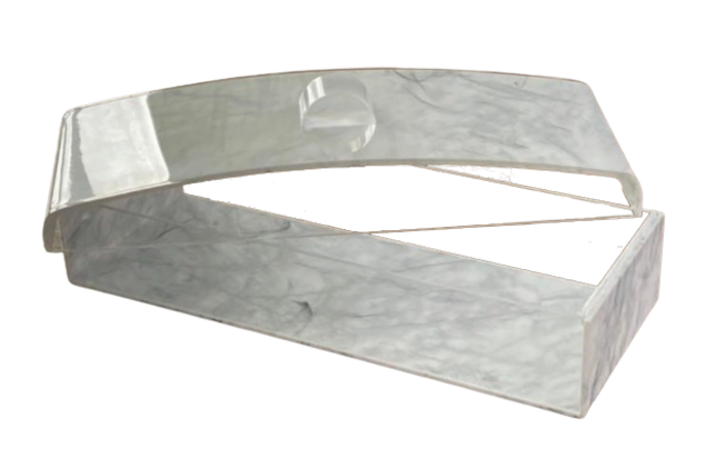 Luxuriöses rechteckiges Kuchendisplay mit abgerundeten Kanten und Marmordesign, Lucite