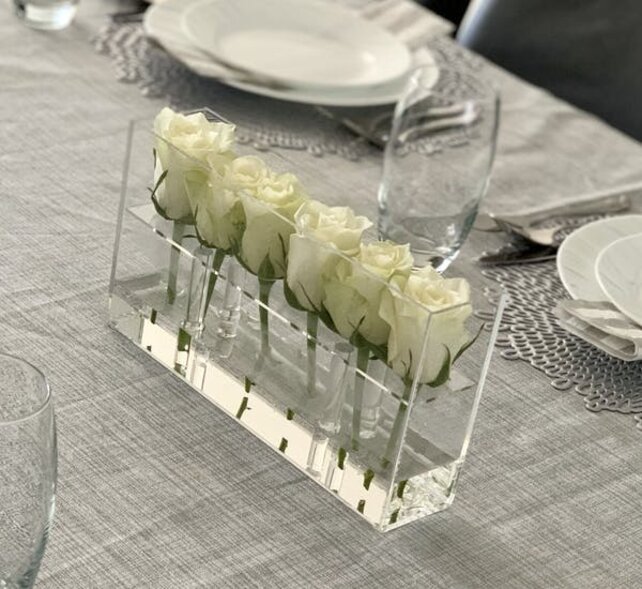 Rose Dream 6 Hole Rectangular Clear Flower Box With Lid