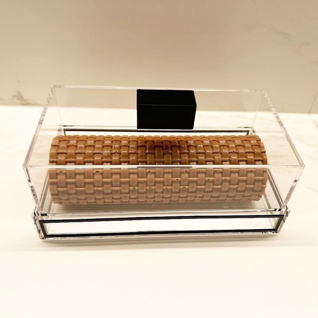 Lucite Cake Dome Rectangle avec base transparente et garniture noire