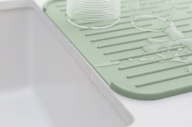Tapis de drainage en silicone SinkSide de Brabantia - Vert Jade