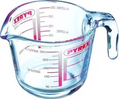 Pyrex Classic glass measuring jug 1 litre – heat resistant kitchen essential