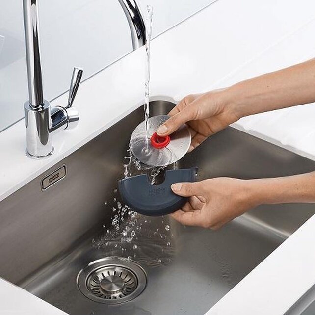 Joseph Joseph Disc Easy-Clean Pizza Cutter – Grey/Red