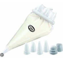 Dr. Oetker Disposable Piping Bag Set (10 pcs) with 4 Nozzles