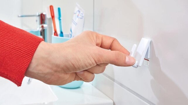 Tesa Self-Adhesive Hooks Small – 3 Pack