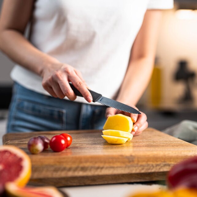 Zyliss Küchenmesser 10cm gezahnt – Deutsche Edelstahlklinge, Eco-Griff & Klingenschutz