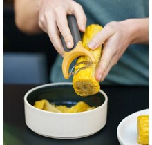Zyliss épluche-maïs avec lame en acier inoxydable et manche durable en paille de blé