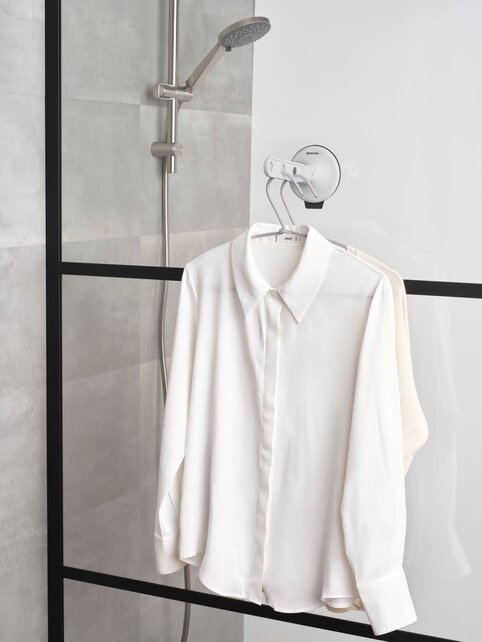 Brabantia Clothes Hook with Suction Cup – Holds 3 Hangers, Max 2 kg, Suitable for Windows, Tiles or Shower Doors, Light Grey