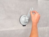 Crochet à Vêtements Brabantia avec Ventouse – Supporte 3 Cintres, Max. 2 kg, Compatible Fenêtres, Carrelages ou Portes de Douche, Gris Clair