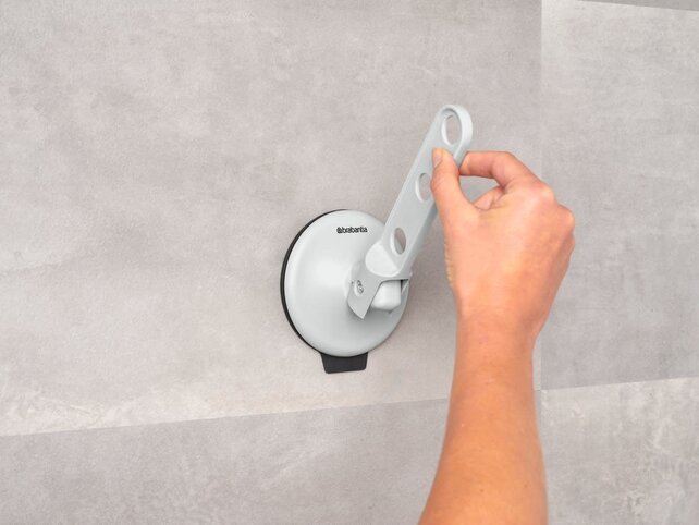 Brabantia Clothes Hook with Suction Cup – Holds 3 Hangers, Max 2 kg, Suitable for Windows, Tiles or Shower Doors, Light Grey