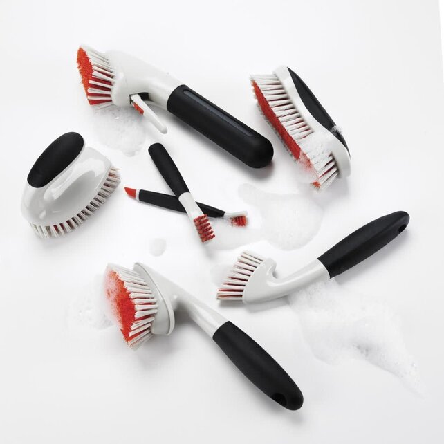 OXO Good Grips Brosse à Joints avec Poils Rigides et Poignée Soft-Grip – Pour Espaces Étroits & Salle de Bain