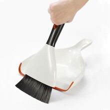 Dustpan and brush set