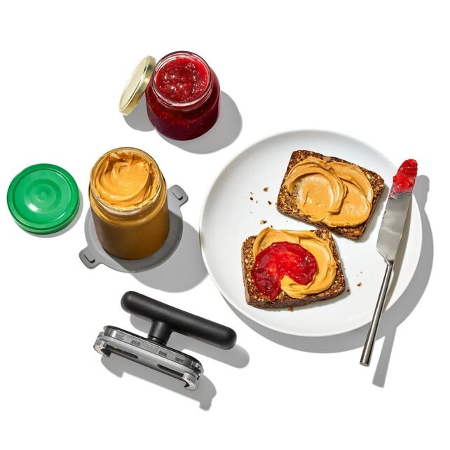 OXO Good Grips Draai Dekselopener met Antislip Onderlegger – Gemakkelijk Potten en Flessen Openen zonder Inspanning