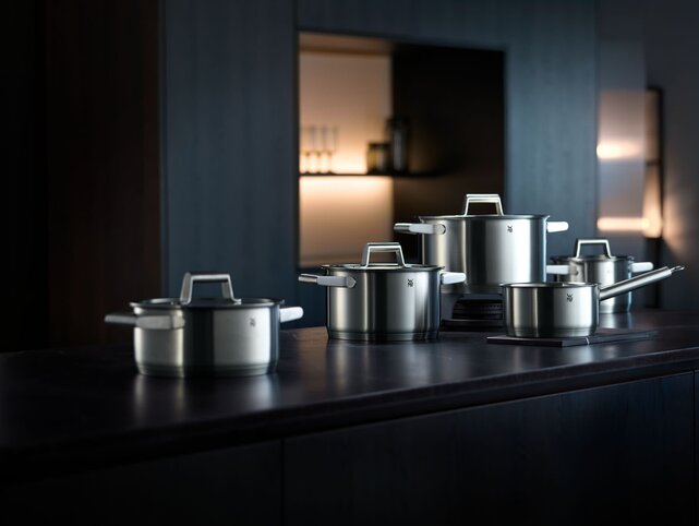 WMF Comfort Line 5-teiliges Edelstahl-Topfset mit Glasdeckeln, Messskala und TransTherm® Boden