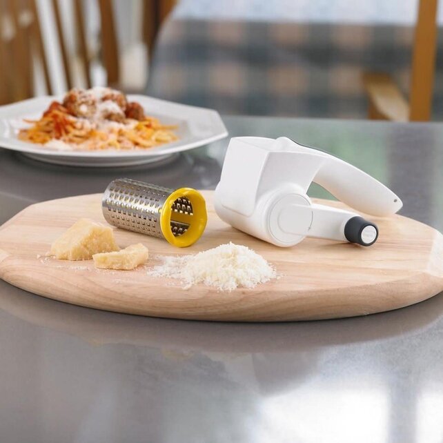 Zyliss Classic Rotary Cheese Grater – Fine Drum for Hard Cheese, Chocolate & Vegetables