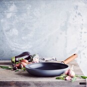 GreenPan Mayflower Pro Frying Pan 30cm – PFAS-Free Ceramic Non-Stick, Induction, Wooden Handle