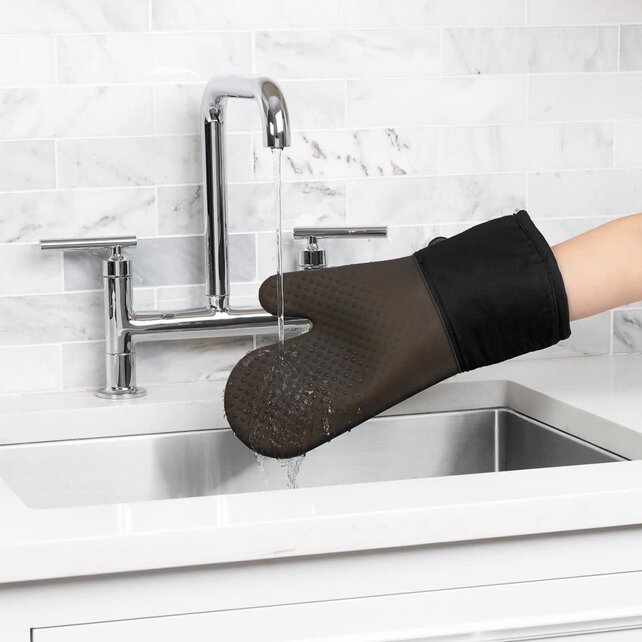 OXO Good Grips Silicone Oven Mitt 13-Inch Heat Resistant Black