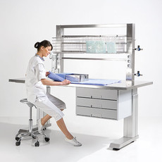 Height adjustable packing tables
