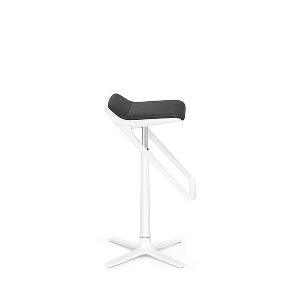 Interstuhl KINETICis5 bar stool, with footrest