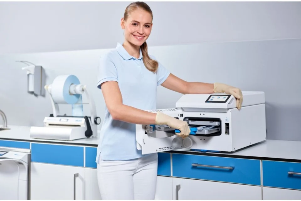 Vacuclave 305, de compacte krachtpatser voor snelle en veilige sterilisatie