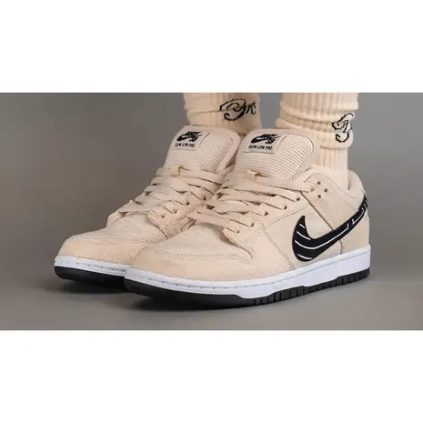 Albino & Preto Nike SB Dunk Low Pro QS 