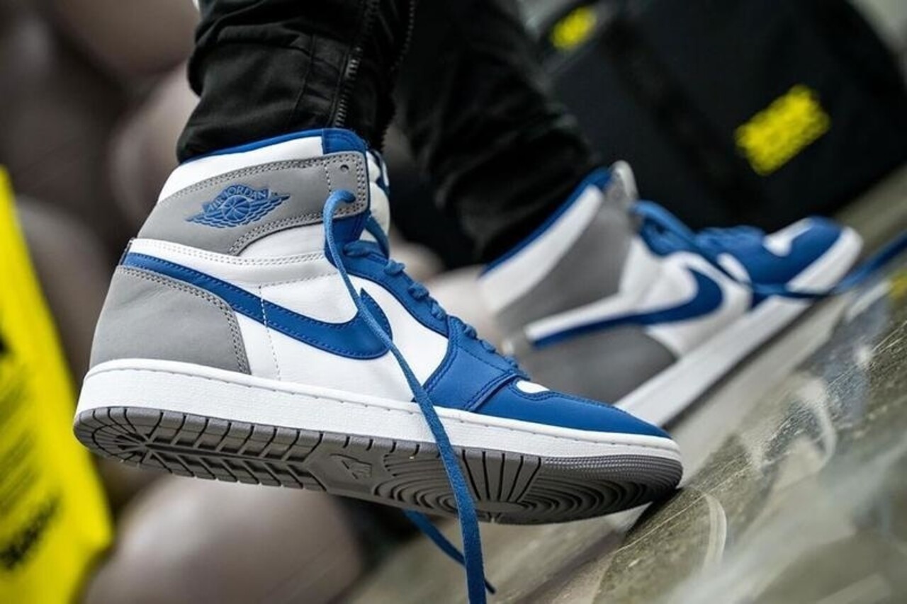 Air Jordan 1 Retro High OG 'True Blue' (GS) - Sneakerhype