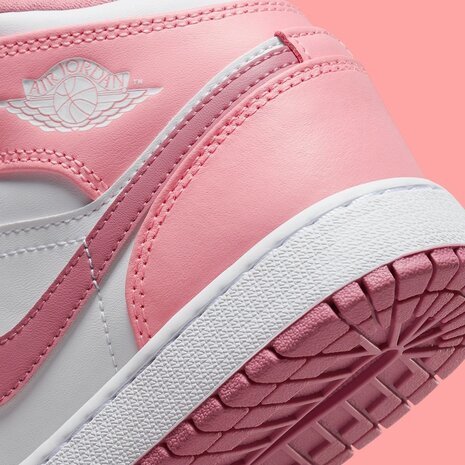 valentine aj1