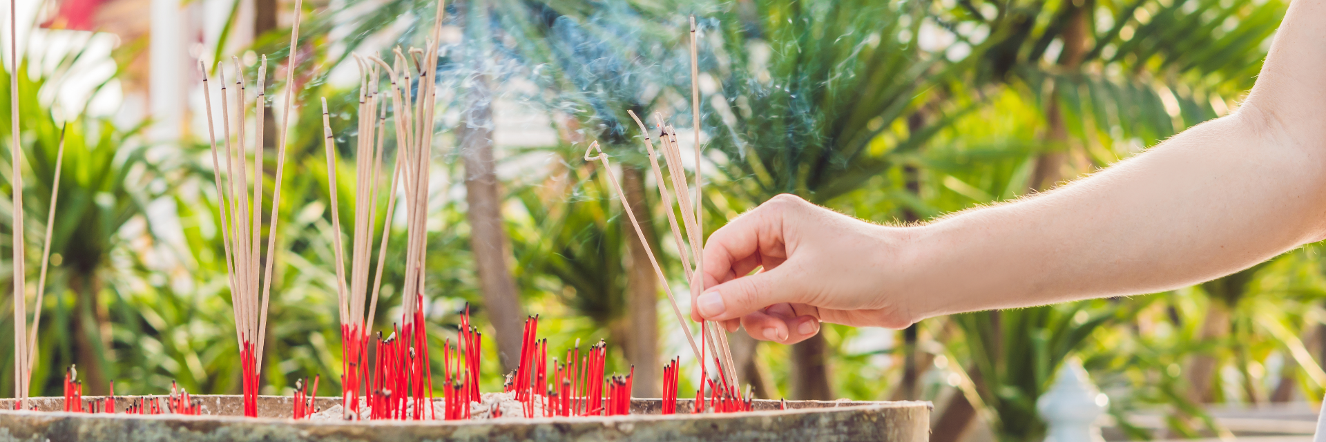Create a relaxed atmosphere at home with homemade incense