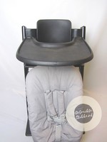 Kinderstoel zwart, licht gebruikt, complete set