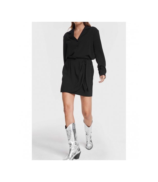 Alix the Label Short rok black – Speelse rok met ruches