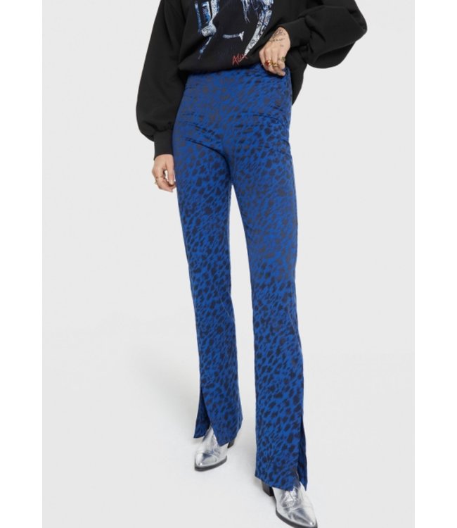 Alix the Label sketchy Animal flared broek – Moderne broek met strakke pasvorm