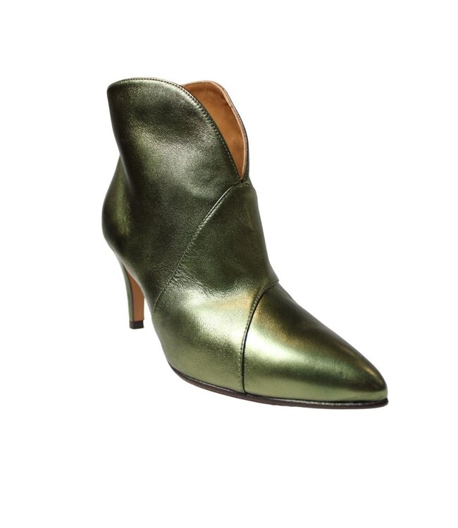 Toral Sofia metal fly