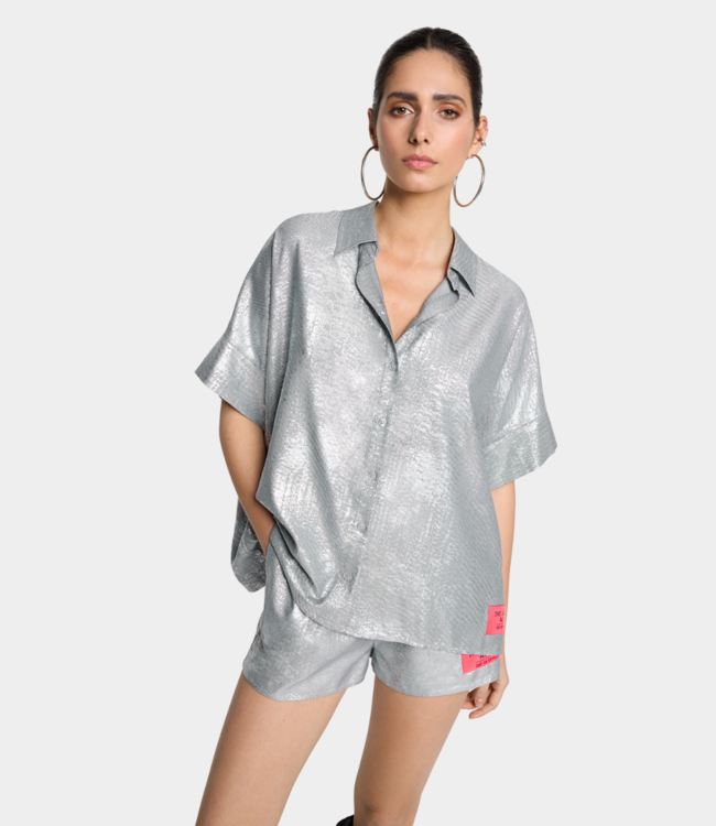 Alix the Label Foil twill short silver – Trendy piece for every look