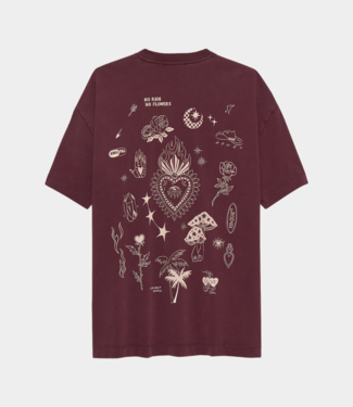 Catwalk Junkie Oversized graphic tshirt winetasting