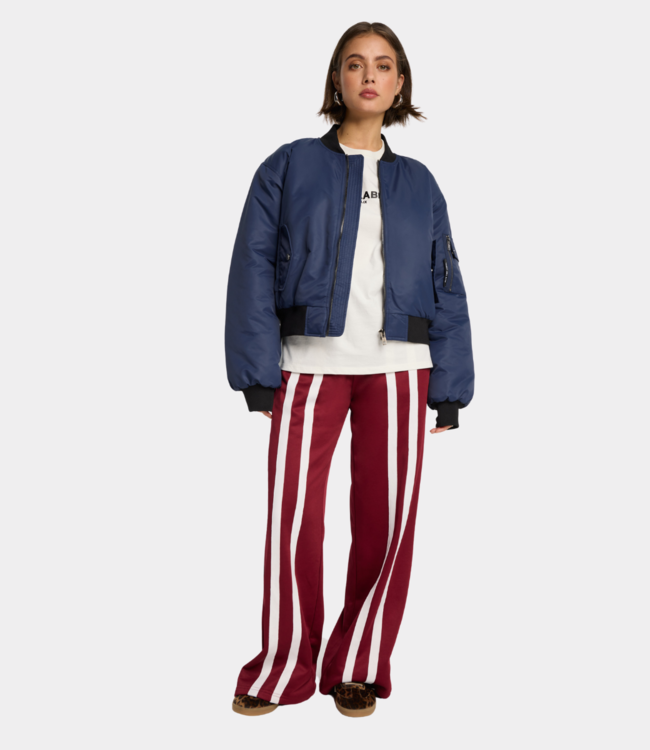 Alix the Label Training sweat pant bordeaux – Modern pants with sleek f