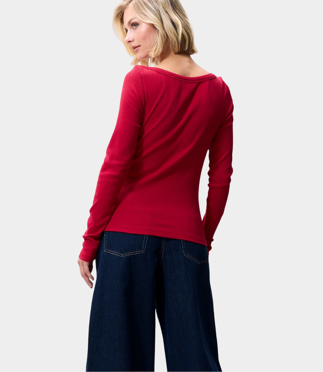 Catwalk Junkie Boatneck rib long sleeve red fruit 2504020425-743