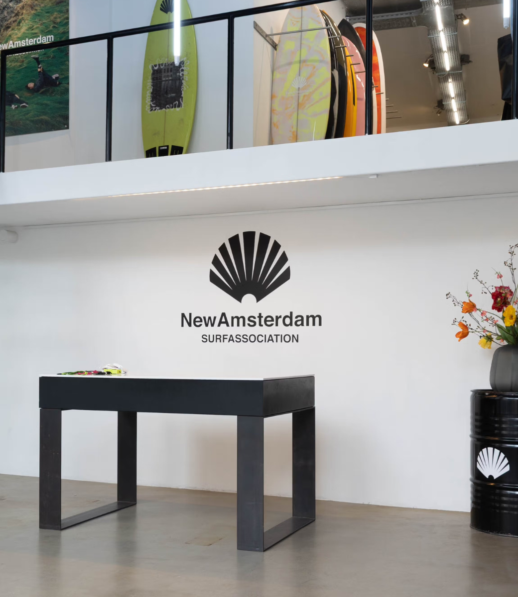 New Amsterdam Surf Association bij NewStyle – minimalistische streetwear met karakter