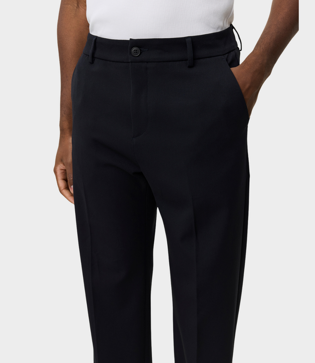 Les Deux como solid slack pants dark navy