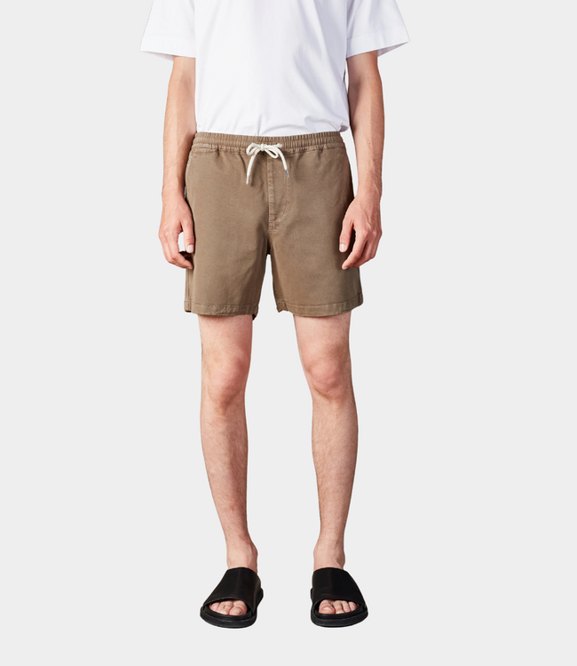 NN.07 Gregor Shorts Capers