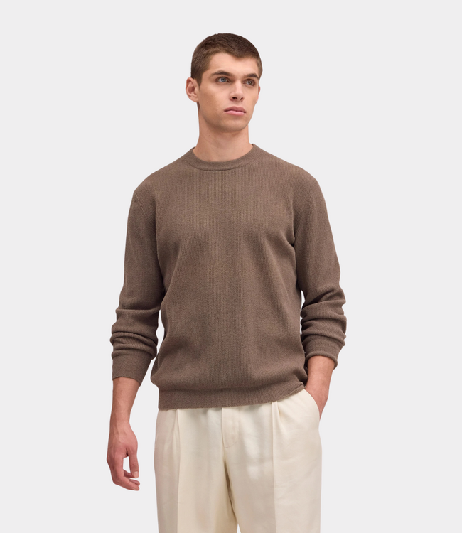 NN.07 Danny Knit Mable Husk Brown – Lichtgewicht gebreide trui met minimalistisch design | Newstyle