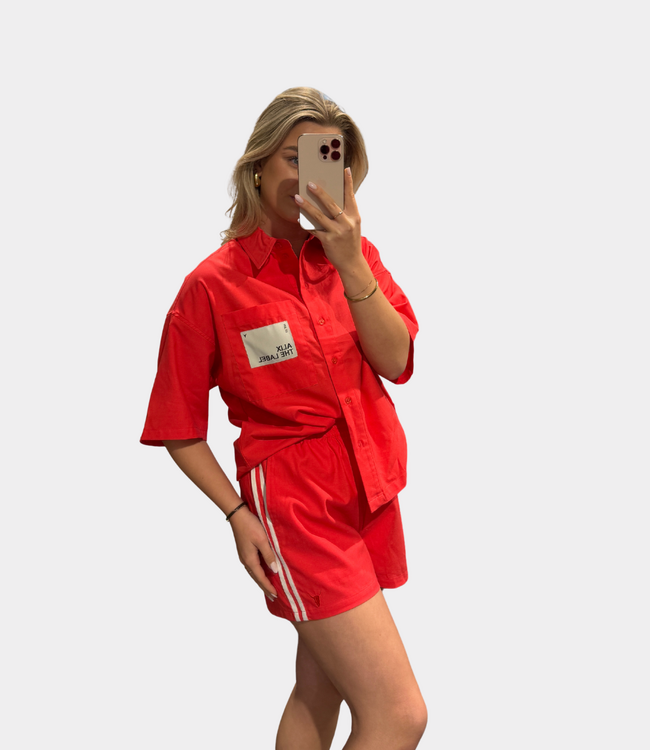 Alix the Label Sporty short light red – comfortabele dames short met sportieve uitstraling en moderne pasvorm