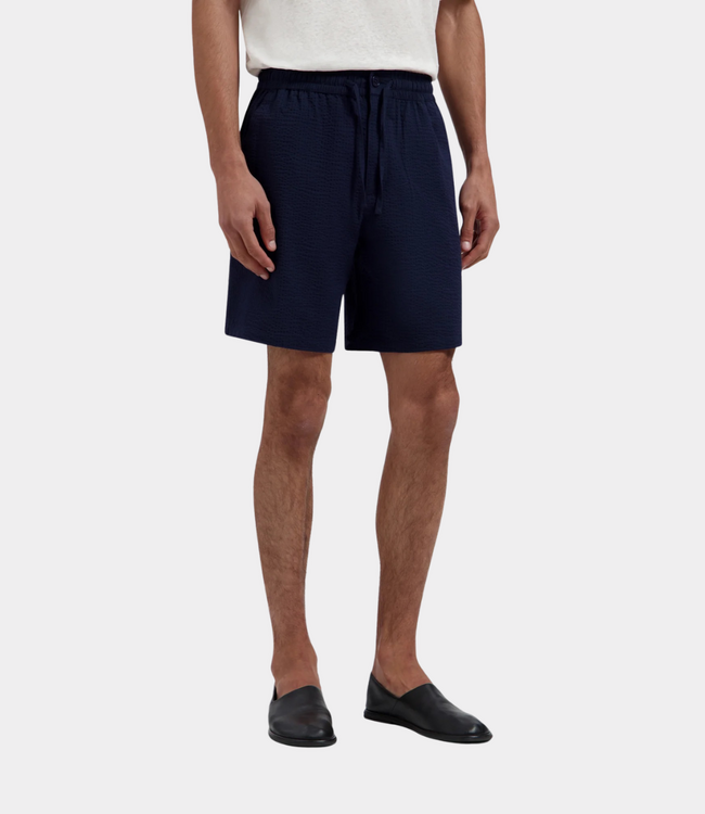 Olaf Seersucker shorts navy – lightweight men’s shorts with textured fabric and comfortable fit