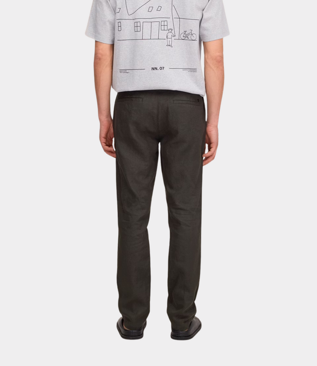 NN.07 Theo linen pant dark army – luchtige heren broek van linnen met comfortabele pasvorm en moderne uitstraling