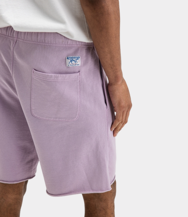 Butcher of Blue Naul art sweat short lt. violet purple – comfortabele heren sweatshort met artistieke uitstraling en moderne casual pasvorm